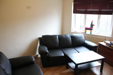 3 bedroom apartment to rent, Pennington Court, Woodhouse, Leeds, LS6 2RW
