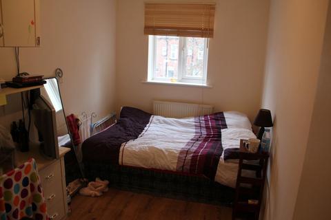 3 bedroom apartment to rent, Pennington Court, Woodhouse, Leeds, LS6 2RW