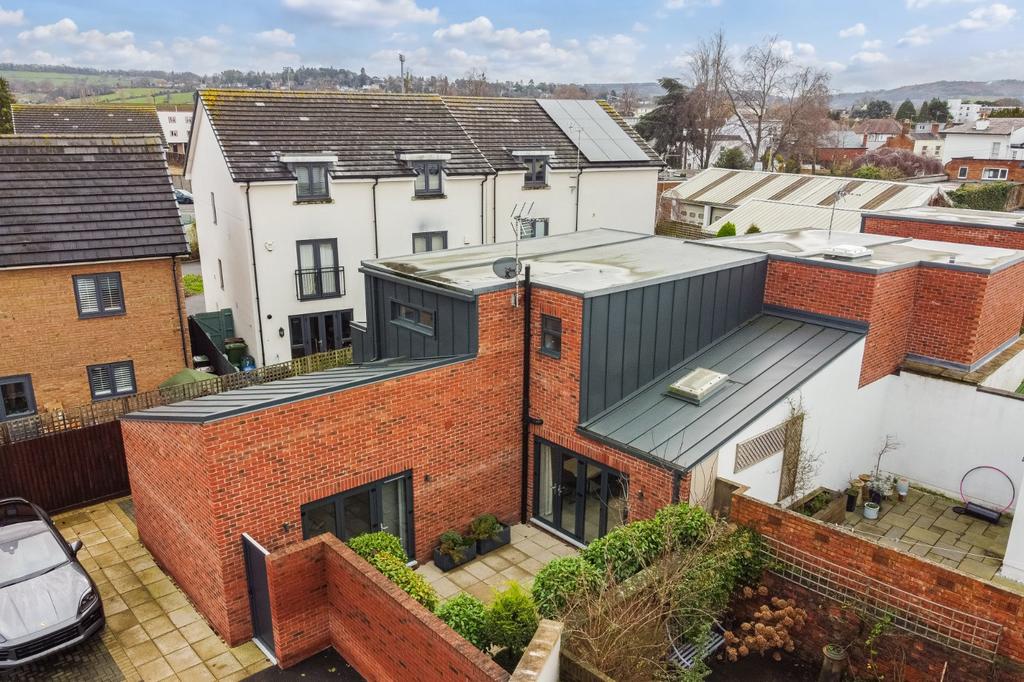 2 bedroom end of terrace house for sale