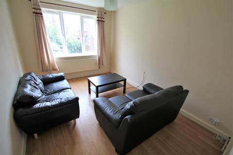 3 bedroom apartment to rent, Pennington Court, Woodhouse, Leeds, LS6 2RW