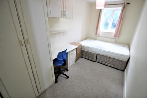 3 bedroom apartment to rent, Pennington Court, Woodhouse, Leeds, LS6 2RW
