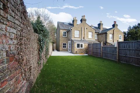Bangors Road South, Iver SL0