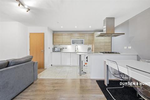 3 bedroom apartment for sale, Buckhurst Way, Honeysuckle Court Buckhurst Way, IG9