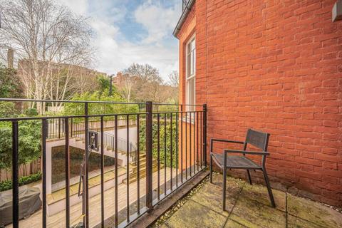 2 bedroom flat for sale, De Laszlo House, Fitzjohn's Avenue, Hampstead, London NW3