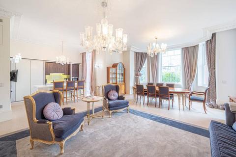 2 bedroom flat for sale, De Laszlo House, Fitzjohn's Avenue, Hampstead, London NW3