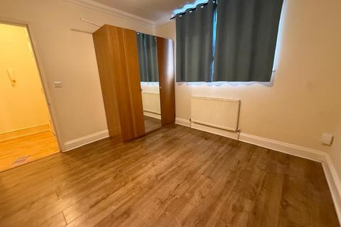 2 bedroom flat to rent, Parsonage Lane, Enfield