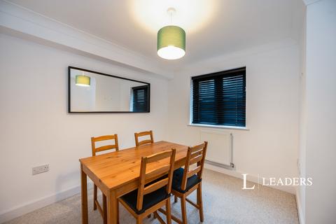 3 bedroom terraced house to rent, James Terrace, Clarendon Road, PO4