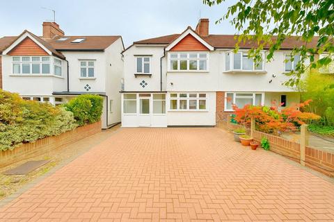 3 bedroom end of terrace house to rent, Bramshaw Rise, New Malden