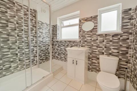 3 bedroom end of terrace house to rent, Bramshaw Rise, New Malden