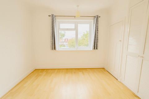3 bedroom end of terrace house to rent, Bramshaw Rise, New Malden
