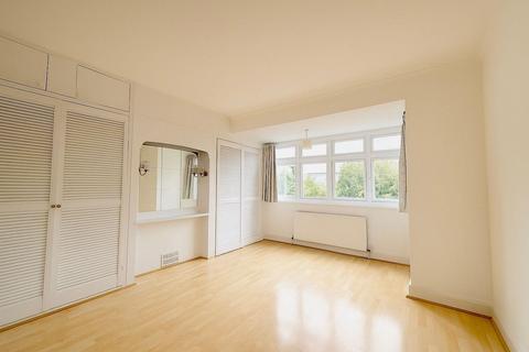 3 bedroom end of terrace house to rent, Bramshaw Rise, New Malden