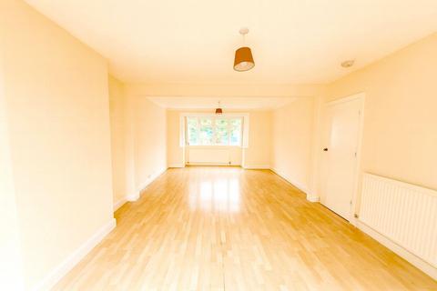 3 bedroom end of terrace house to rent, Bramshaw Rise, New Malden