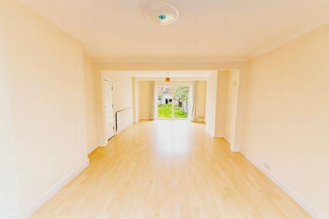3 bedroom end of terrace house to rent, Bramshaw Rise, New Malden