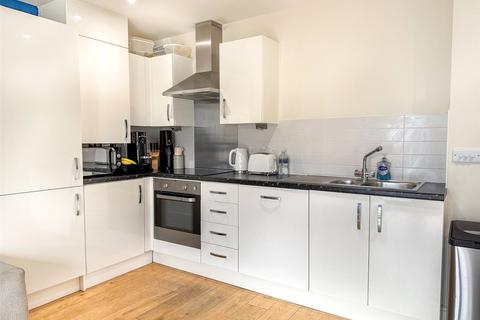 1 bedroom penthouse for sale, Exchange Close, Hampshire GU11