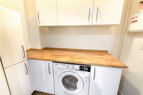 1 bedroom penthouse for sale, Exchange Close, Hampshire GU11
