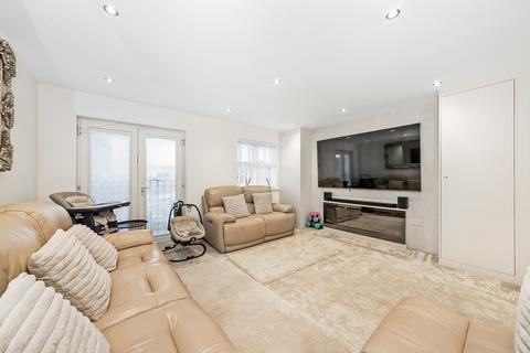 2 bedroom flat to rent, Brook Square, SE18