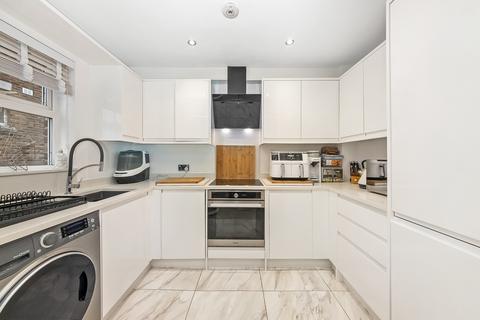 2 bedroom flat to rent, Brook Square, SE18