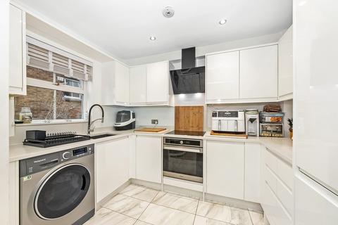 2 bedroom flat to rent, Brook Square, SE18