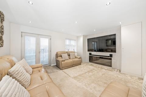 2 bedroom flat to rent, Brook Square, SE18