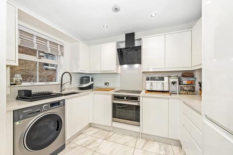 2 bedroom flat to rent, Brook Square, SE18