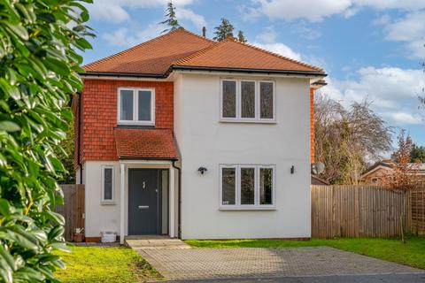 4 bedroom detached house for sale, Parkhurst Road, Horley, RH6