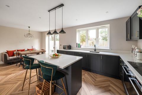 4 bedroom detached house for sale, Parkhurst Road, Horley, RH6