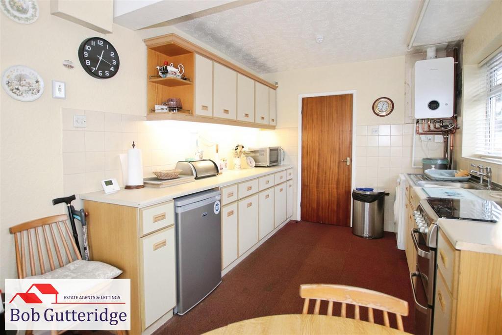 Fitted kitchen / diner