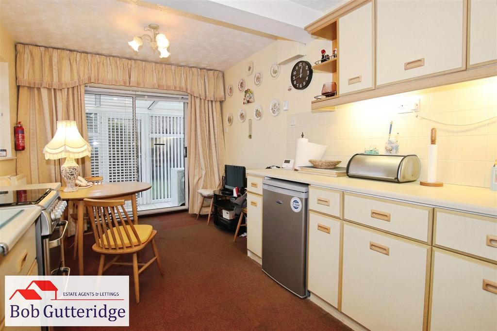 Fitted kitchen / diner