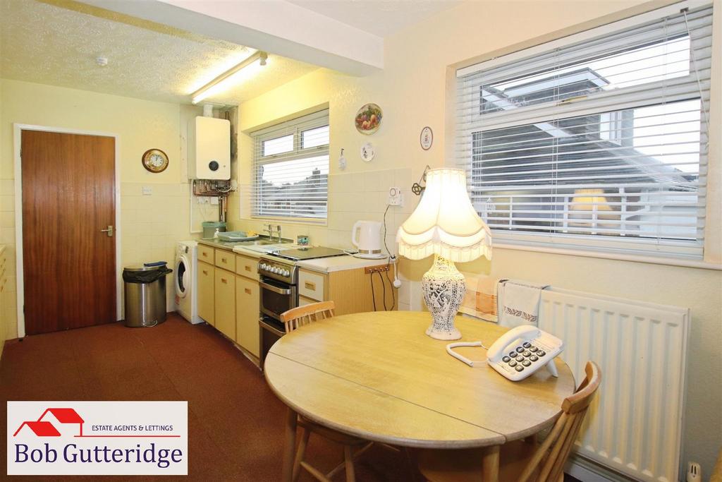 Fitted kitchen / diner