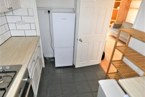 Studio to rent, Downy House, Globe Road, London E1