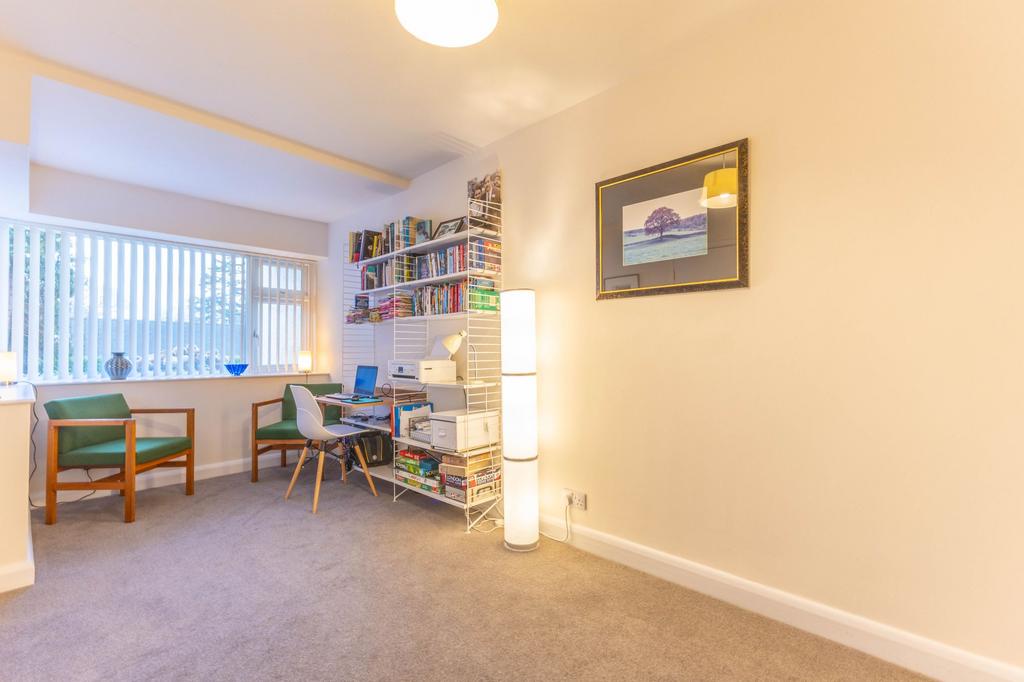 Bedroom / study