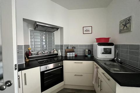 2 bedroom flat to rent, Moulin Avenue, Southsea