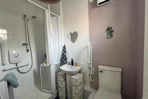 2 bedroom flat to rent, Moulin Avenue, Southsea