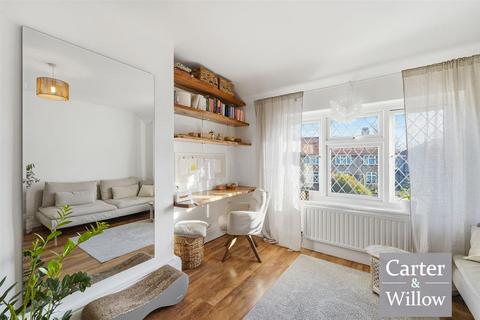 1 bedroom maisonette for sale, Easebourne Road, Dagenham, Essex