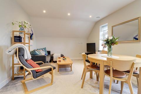 2 bedroom flat for sale, St Margarets Court, Harpenden, Hertfordshire, AL5