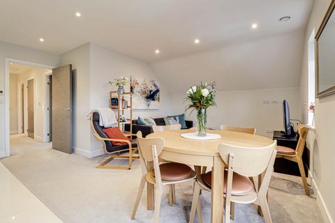 2 bedroom flat for sale, St Margarets Court, Harpenden, Hertfordshire, AL5