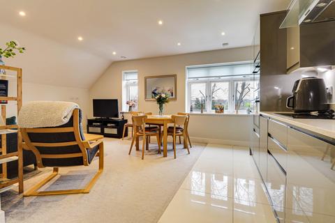 2 bedroom flat for sale, St Margarets Court, Harpenden, Hertfordshire, AL5