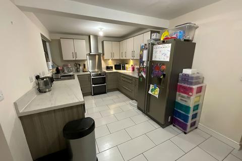 4 bedroom townhouse for sale, Abberley Close, Halesowen B63