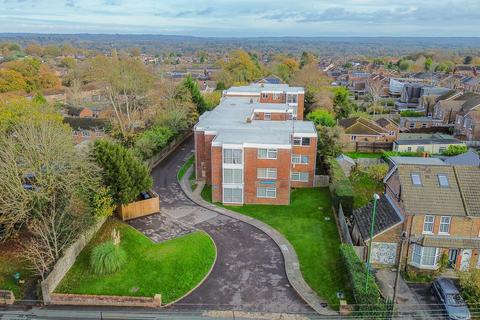 2 bedroom flat for sale, Franklynn Road, Haywards Heath, RH16