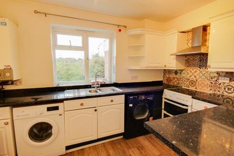 2 bedroom flat for sale, Franklynn Road, Haywards Heath, RH16
