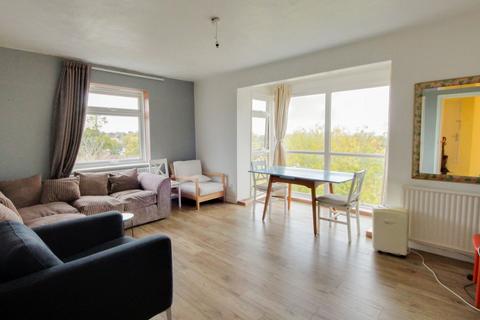 2 bedroom flat for sale, Franklynn Road, Haywards Heath, RH16