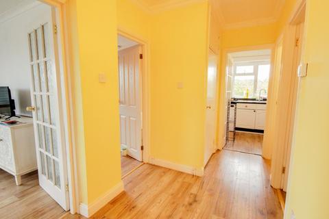 2 bedroom flat for sale, Franklynn Road, Haywards Heath, RH16