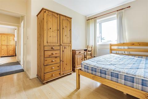 5 bedroom flat to rent, Bessborough Road, Roehampton SW15