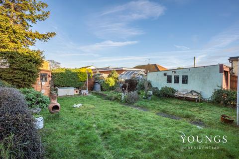2 bedroom detached bungalow for sale, Laburnum Grove, Canvey Island, SS8