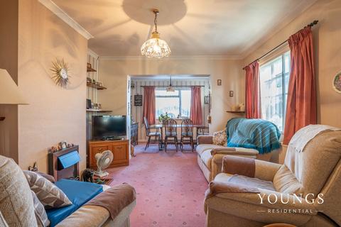 2 bedroom detached bungalow for sale, Laburnum Grove, Canvey Island, SS8