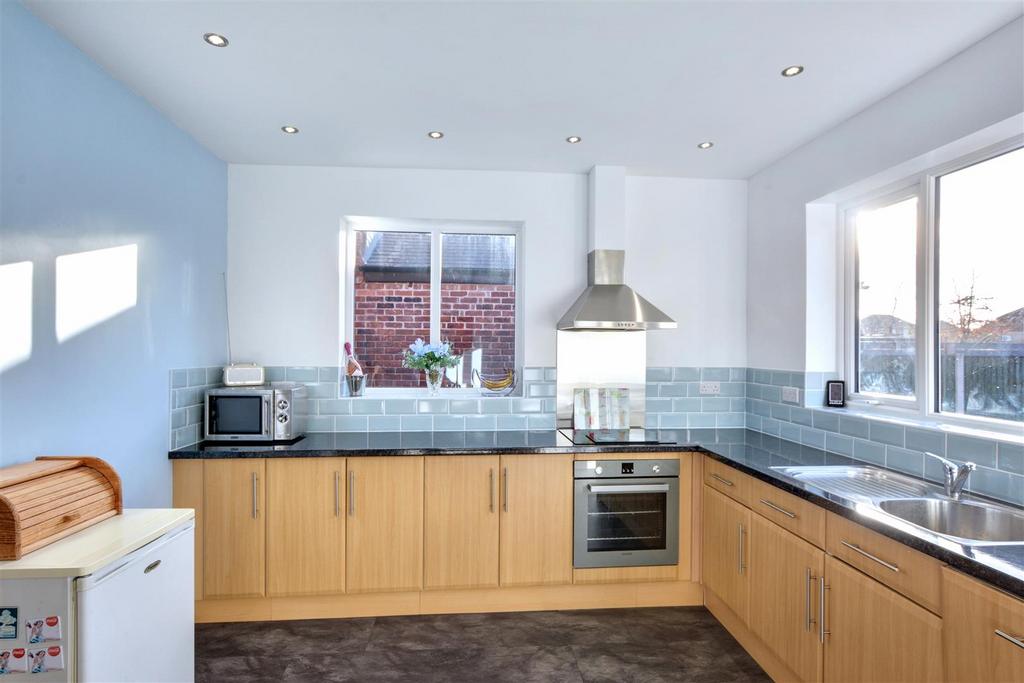 Kitchen 4.jpeg