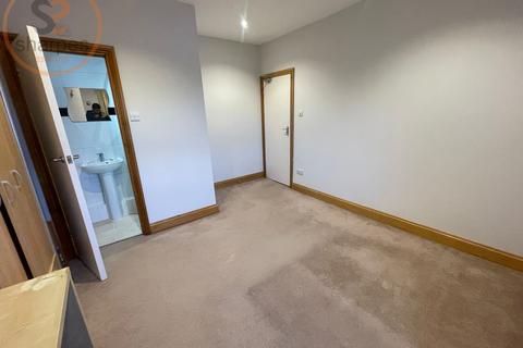 1 bedroom in a house share to rent, Front double room Robinson Road, London