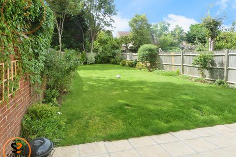 1 bedroom in a house share to rent, Front double room Robinson Road, London