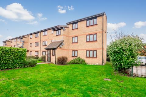 1 bedroom ground floor flat for sale, Lesney Gardens, Rochford SS4