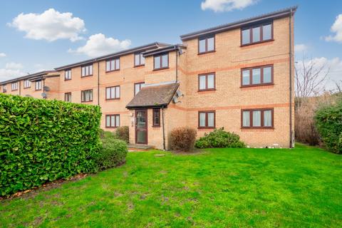1 bedroom ground floor flat for sale, Lesney Gardens, Rochford SS4